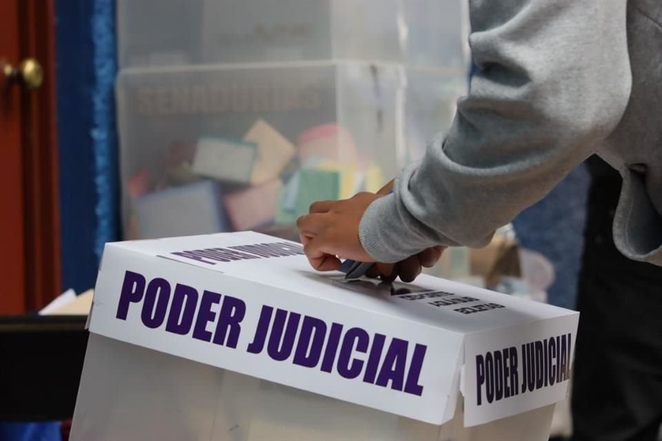 Informe sobre elección judicial elaborado por el Ministro en retiro José Ramón Cossío, afirma que resultados fueron por medio de acordeones.