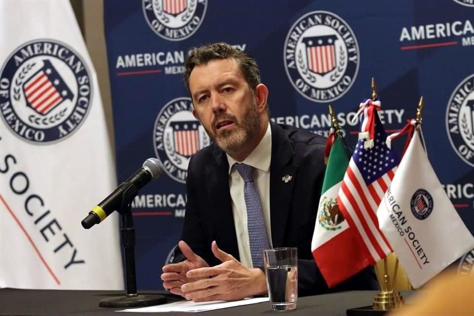 Larry Rubin, presidente de la American Society, en conferencia de prensa.