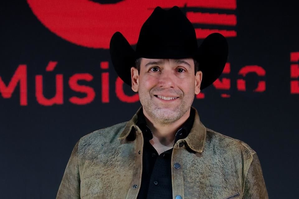 El intérprete de 'Desvelado' se encuentra de gira de despedida antes de lanzarse como candidato a diputado federal.