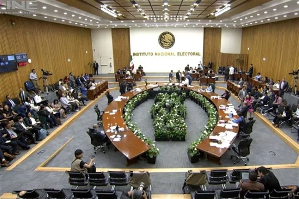 INE declaró inelegibles a 45 ganadores al PJ por no tener promedios de 8 y 9 en Derecho, según su facultad constitucional, dijo consejero.