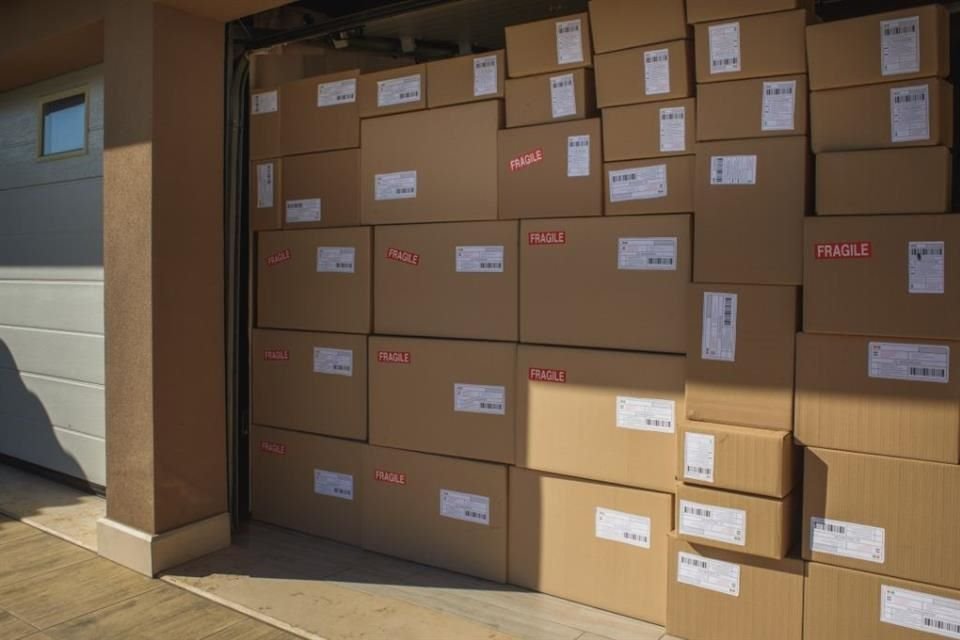 The government will increase the tax on merchandise imported by courier companies, with a value not exceeding $2,500, to 33.5%.