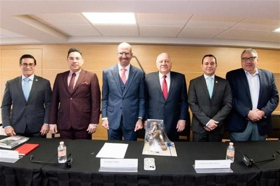 Todos los relojes fueron pagados en efectivo, y uno de ellos está valuado en 3.7 millones de pesos, aunque en la declaración no se definen marcas.