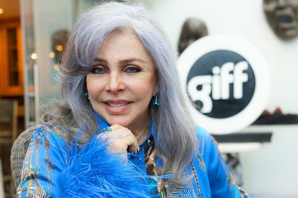 A sus casi 73 años, Verónica Castro afirma sentirse en paz y sin urgencias por volver a los reflectores.