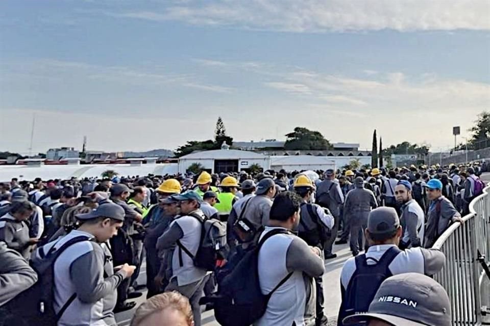 Los trabajadores con los sueldos más bajos son afectados por las Cuotas del IMSS y el pago de ISR,