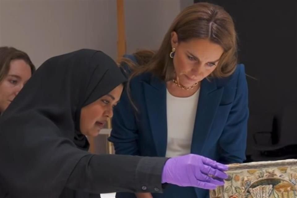 La Princesa Kate Middleton inauguró mini-exposición en V&A con objetos elegidos por ella que celebran el arte, la historia y la inspiración.