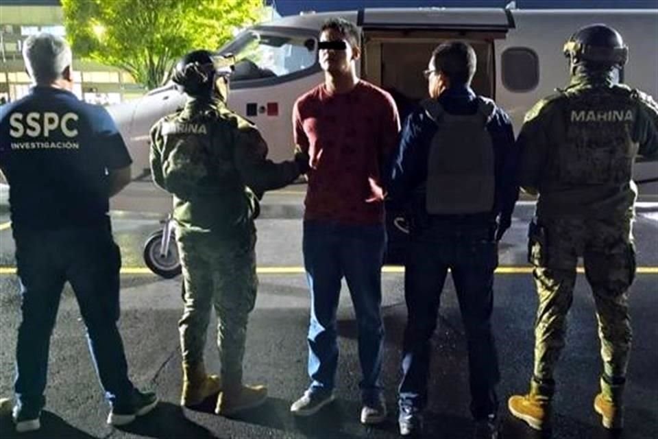 El detenido fue trasladado vía aérea a Tabasco.