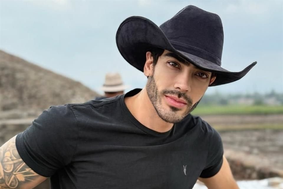 Jesús Cancino renunció a Mister International México 2025 tras acoso en redes para cuidar su salud mental y priorizar su paz interior.