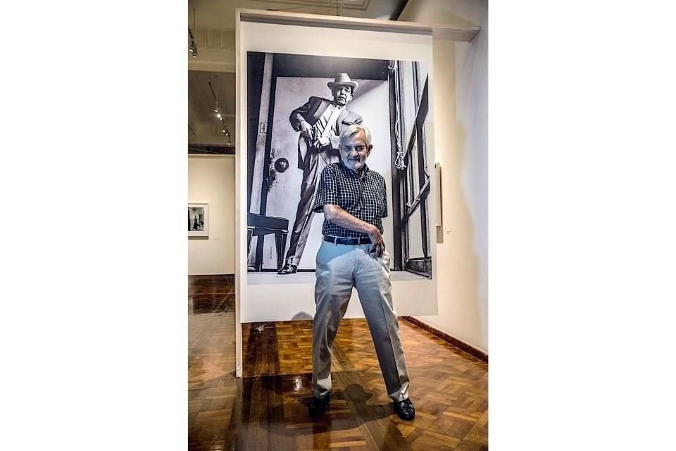 Nacido en Medellín, Colombia, en 1934, Rodrigo Moya llegó a México dos años después con su madre Alicia Moreno y su padre, el escenógrafo Luis Moya, 