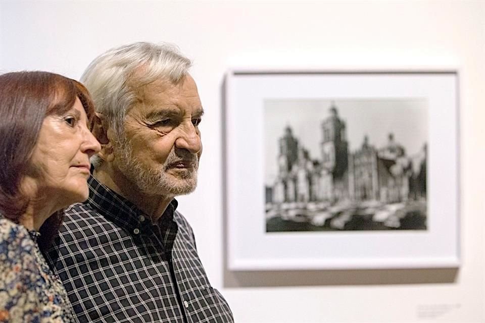 Rodrigo Moya con su compañera de vida Susan Flaherty; el célebre fotógrafo captó a personajes como Gabriel García Márquez y el Che Guevara.