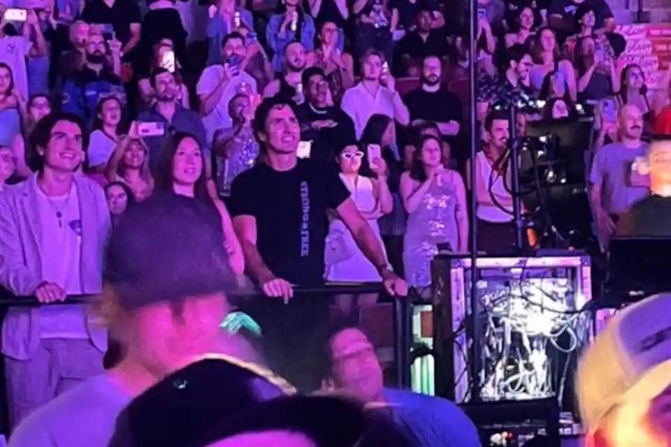 Justin fue captado entre el público durante la última fecha de la gira 'Lifetimes' de Katy en el Bell Centre de Montreal.