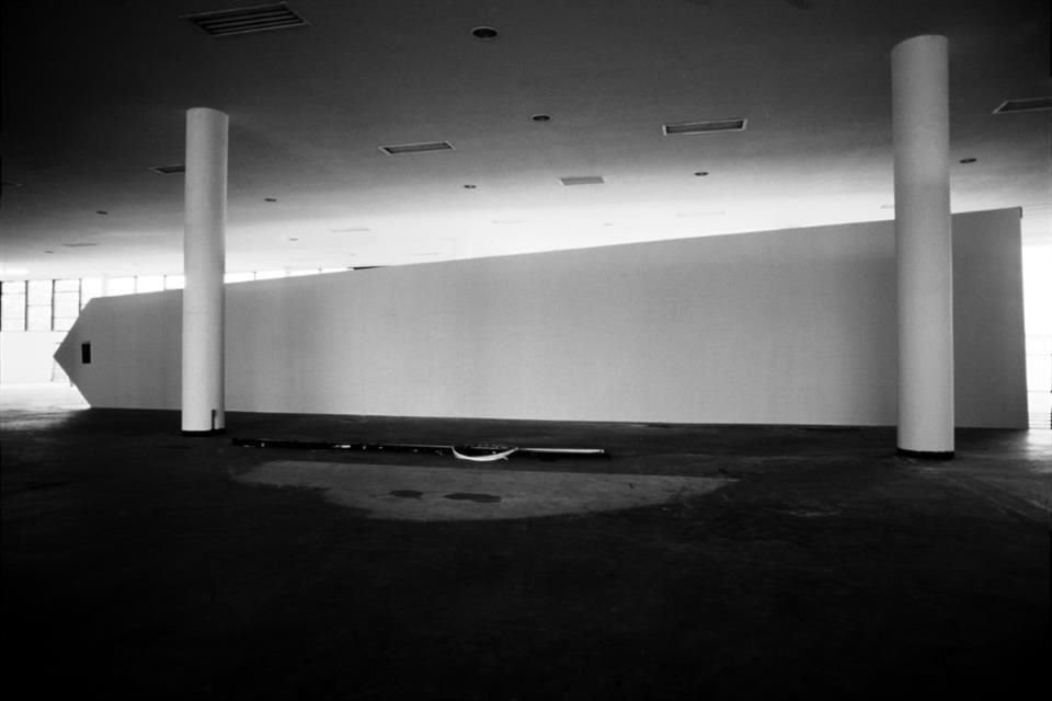 'El obelisco acostado', su célebre obra de 1978, aquí expuesta en la Bienal de Sao Paulo, podrá caminarse en la galería Kurimanzutto.