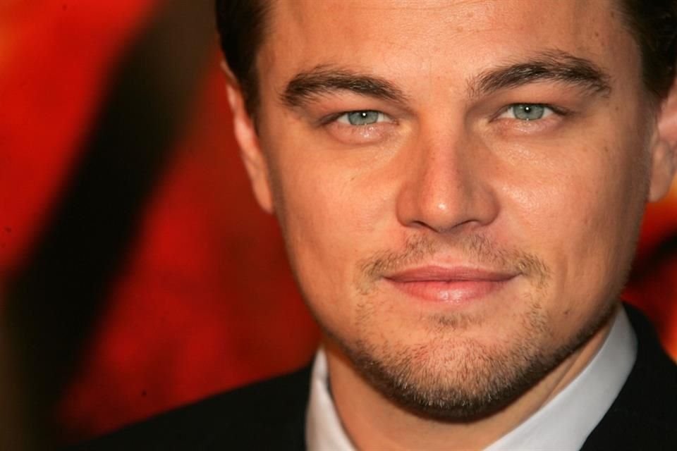 El actor Leonardo DiCaprio está siendo duramente criticado por ayudar a construir un hotel de lujo en Israel, en medio de la guerra.