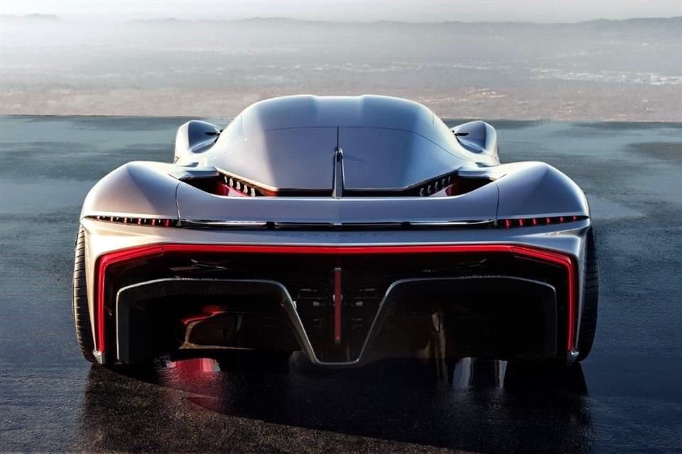 It incorporates an active aerodynamic spoiler, 21-inch front wheels and 22-inch rear wheels.