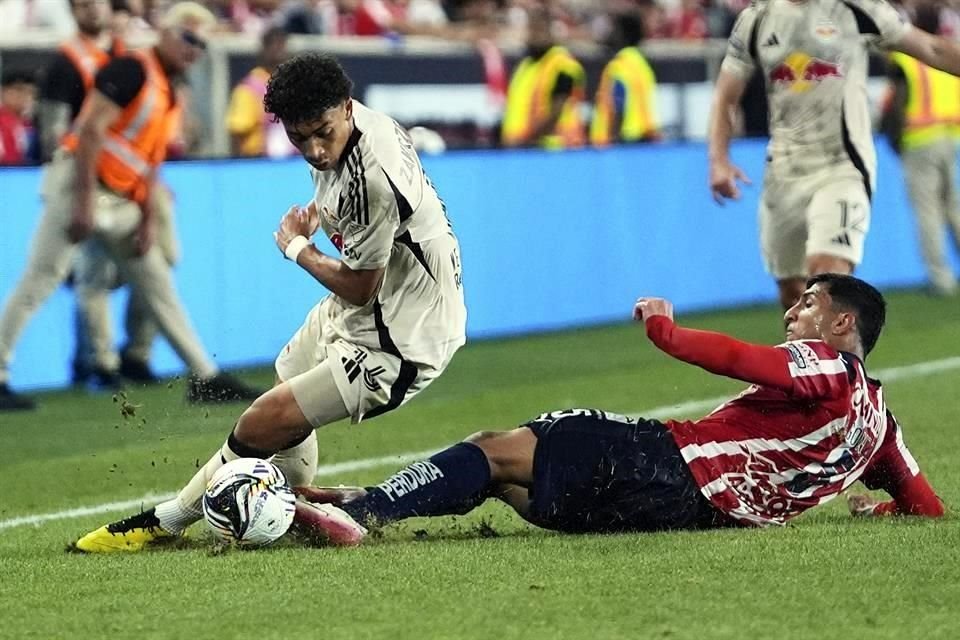 Con un gol en el último suspiro, las Chivas perdieron ante New York Red Bulls en su debut en la Leagues Cup.