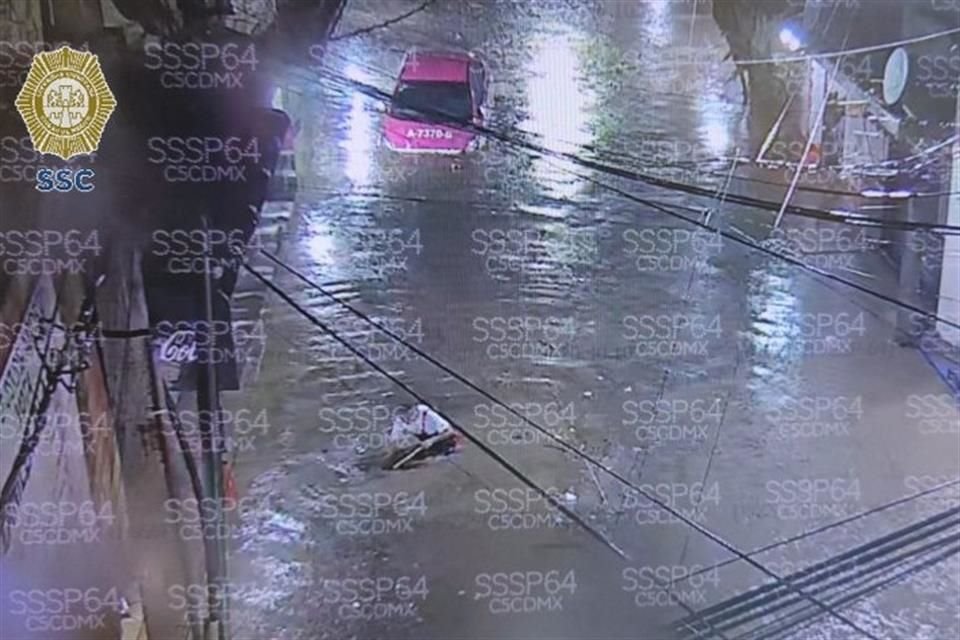 Inundación en Ferrocarril de Cuernavaca y El Gavillero, Tlalpan.