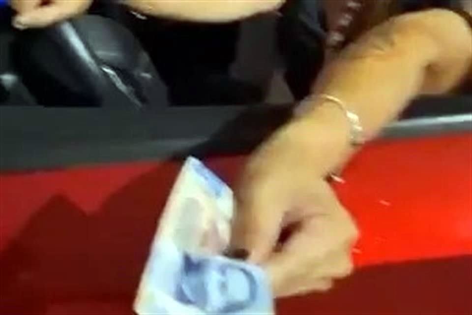 Por conducir ebria, e insultar y sobornar a una oficial, una funcionaria del Centro de Justicia para las Mujeres de Veracruz fue suspendida de su puesto.