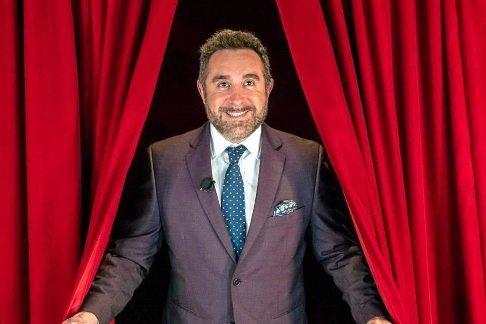 Jesús Guzmán graba el audiolibro de Sin Querer Queriendo, lanza su stand up Anti-Woke y prepara obra de teatro y novela de los 80.