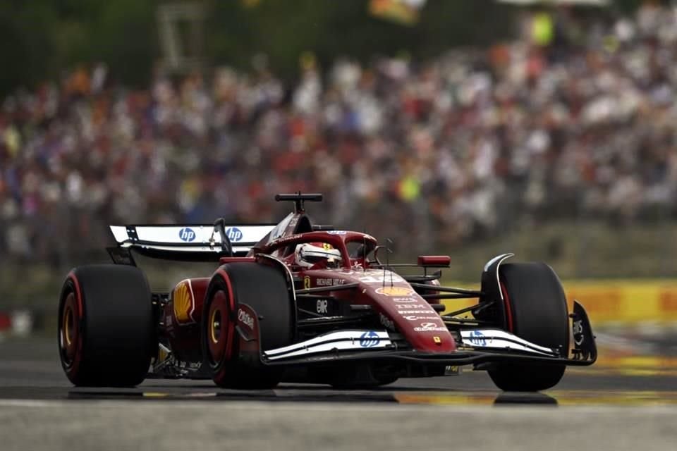 Charles Leclerc, McLaren'in Hungaroring'deki zayıf sektörlerinden yararlanarak Ferrari adına pole pozisyonunu aldı.