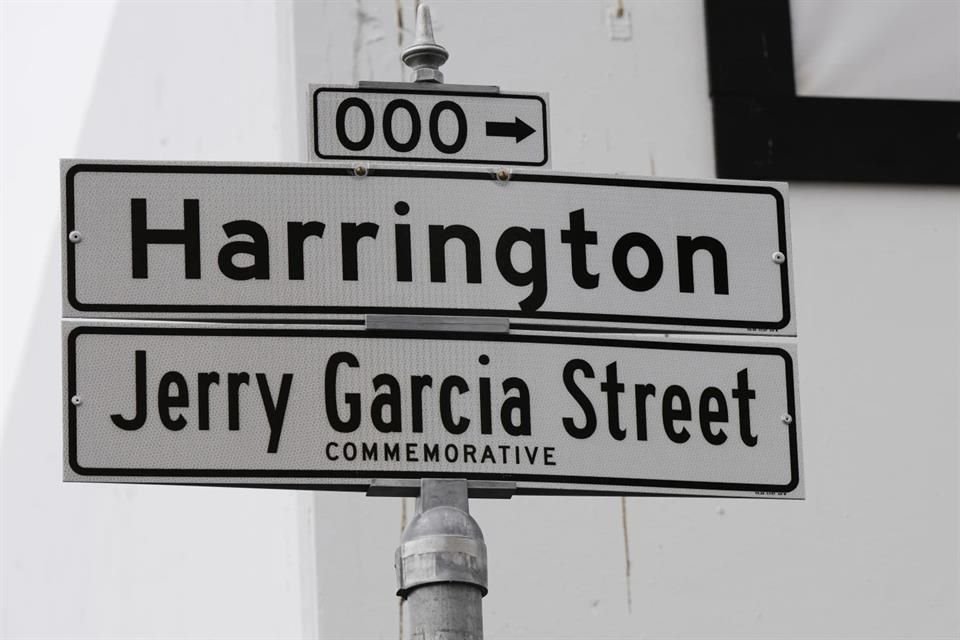 La calle Harrington, de una cuadra de largo, también se llamará 'Jerry García Street'.