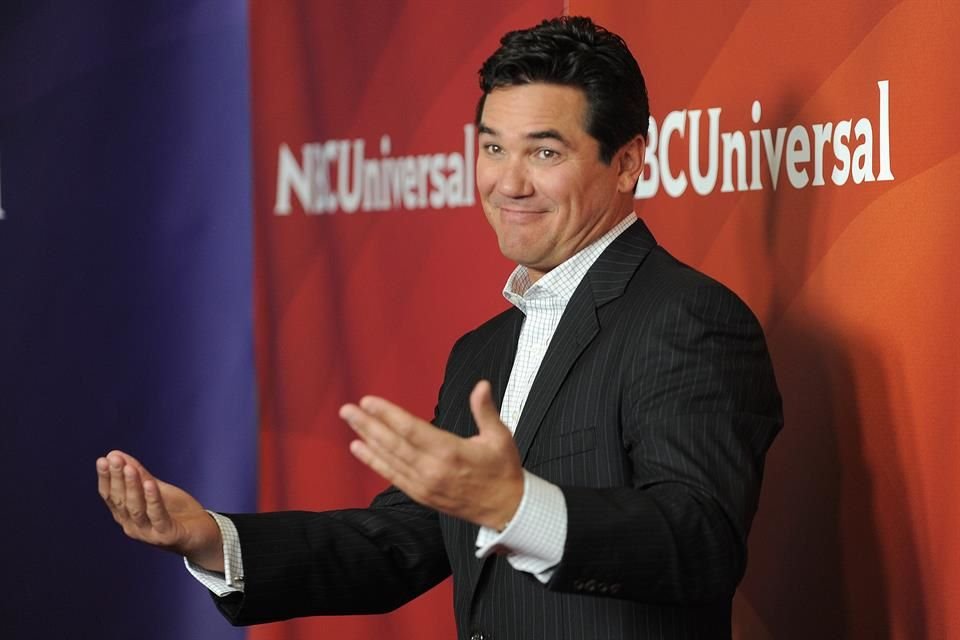 Cain, de 59 años, apareció promoviendo el reclutamiento para ICE, asegurando que su decisión forma parte de un compromiso personal con la seguridad del país.