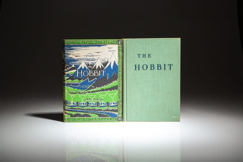 Una primera edición de 'El Hobbit' hallada en Bristol será subastada; puja supera 30 mil 700 dólares en subasta que termina esta noche.