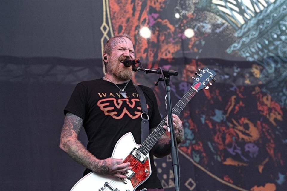 Hinds falleció mientras conducía una motocicleta Harley-Davidson la noche del miércoles cuando el conductor de un BMW SUV no cedió el paso al girar.