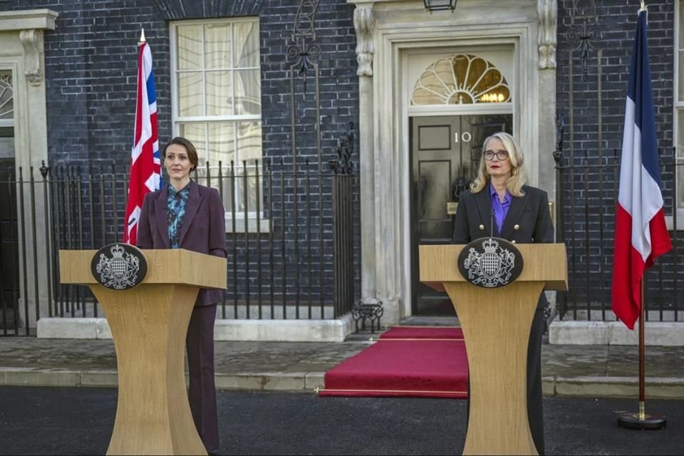 Suranne Jones y Julie Delpy interpretan a líderes rivales en 'Rehén', thriller político sobre poder, escándalos y tensión en Downing Street.
