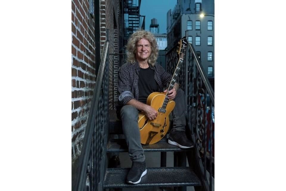 En el disco 'MoonDial (2024)', la guitarra acústica barítono con cuerdas de nylon reinventa a Pat Metheny.