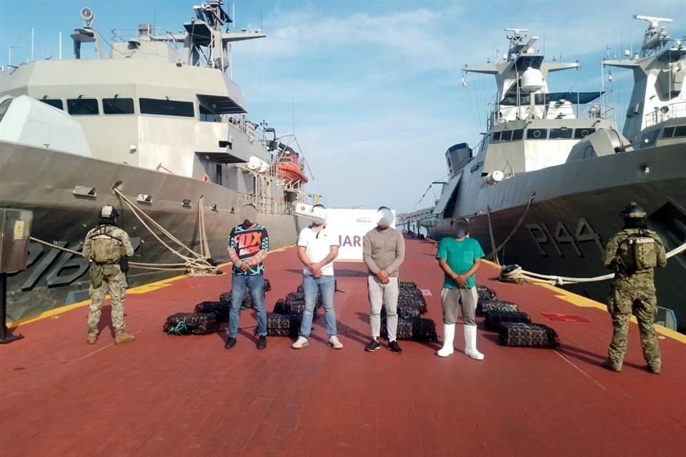 Un cargamento de 601 kilos de cocaína, con un valor de 140 millones de pesos, fue asegurado por fuerzas federales en las costas de Guerrero, según datos de la Secretaría de Marina (Semar).