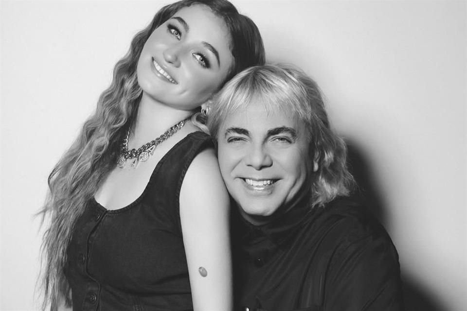 Desde Miami, Fernanda, de 25 años, y su primo Cristian, de 50, se unieron para dar a conocer este dueto, el primero juntos.