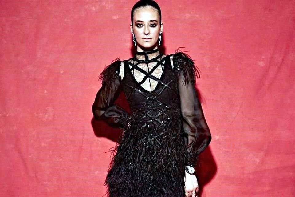 Para las noches de gala recurre a vestidos muy elaborados de firmas internacionales o del diseñador Lorenzo Caprile, uno de los favoritos de la Reina Letizia.