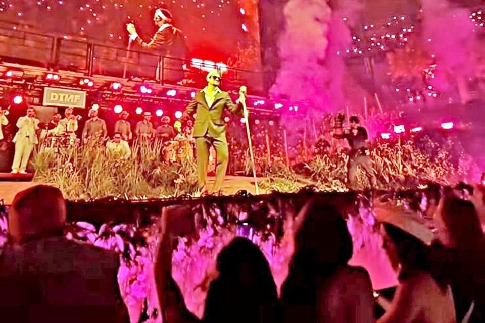 Baile y fuego fueron dos de los ingredientes principales en un show de más de tres horas.