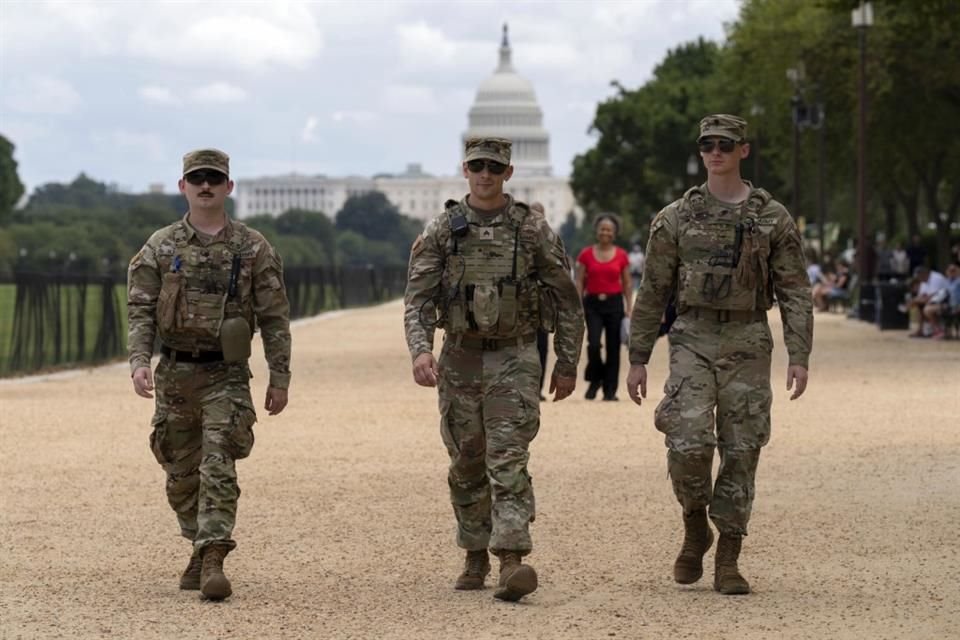 Miembros de la Guardia Nacional patrullan Washington el 24 de agosto.