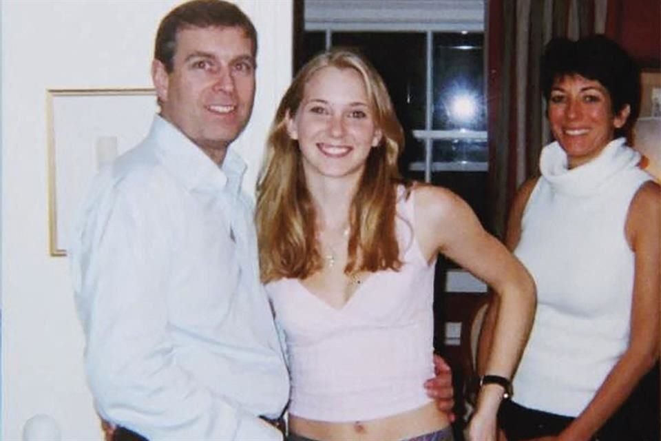 Giuffre declaró varias veces que, a principios de la década de 2000, cuando era adolescente, fue atrapada en la red de tráfico sexual de Epstein.