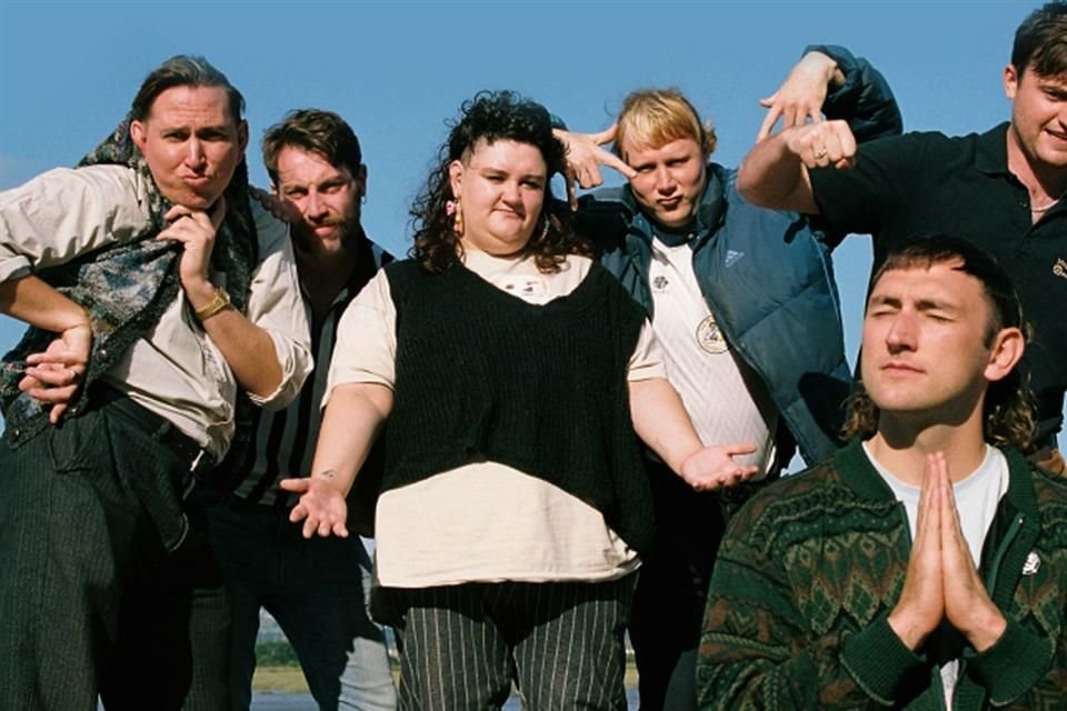 estas protestas llegaron tras las denuncias del grupo folk irlandés The Mary Wallopers, que afirmó que la organización del festival los censuró.