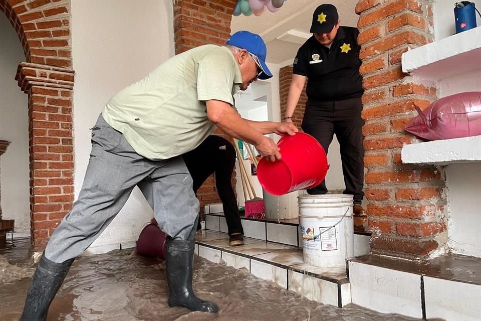 Las autoridades indicaron que se encuentran habilitados tres albergues en el municipio de Querétaro para brindar alimentos, atención médica y espacios seguros en caso de ser necesario.