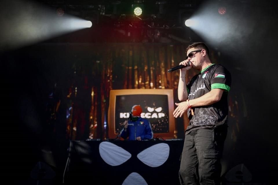 Liam Óg Ó hAnnaidh, de 27 años y conocido bajo el nombre de Mo Chara, fue acusado en mayo pasado tras exhibir presuntamente una bandera en apoyo a Hezbolá en un concierto en Londres en 2024.