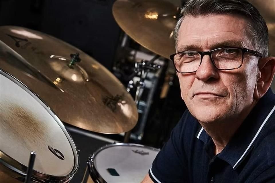 El ex baterista de The Smiths, Mike Joyce, anunció el lanzamiento de su autobiografía, 'The Drums', donde contará anécdotas del grupo.