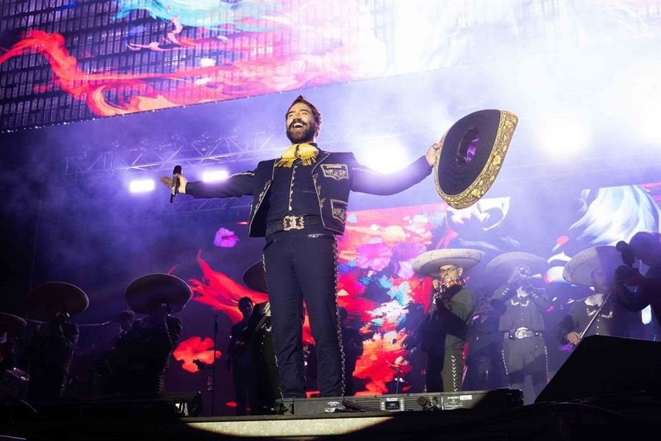 Luego de pasar por varias ciudades de España, Alejandro Fernández culminó su gira en el país antes 70 mil personas en Lanzarote.