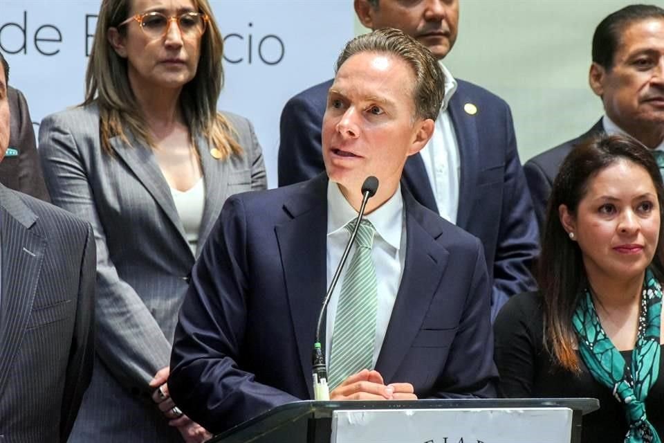 El senador del PVEM, Manuel Velasco, se desmarcó de la entrega de dinero en 2015 a candidatos de Morena.