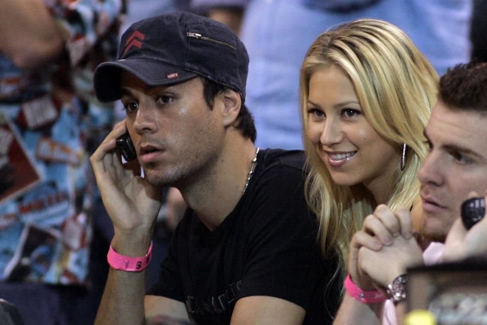 El cantante Enrique Iglesias y su pareja, Anna Kournikova, están esperando a su cuarto hijo; están 'muy ilusionados' dijo una fuente.