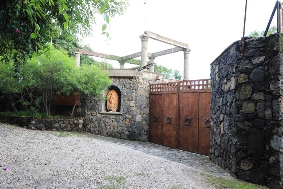 Questa è la facciata della proprietà di Noroña a Tepoztlán, Morelos.