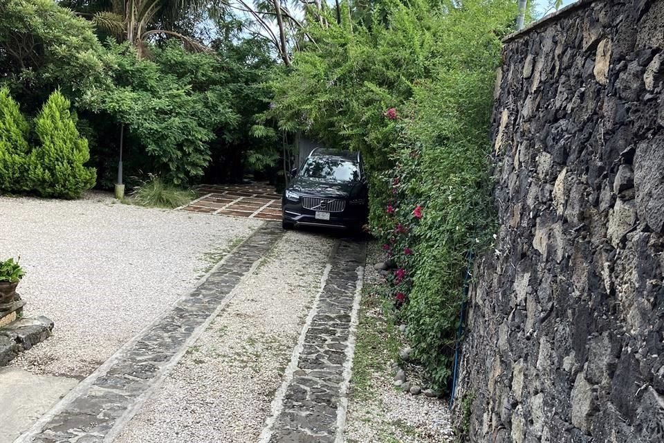 Ecco come appare il SUV Volvo nero nella proprietà, che Noroña ha definito 