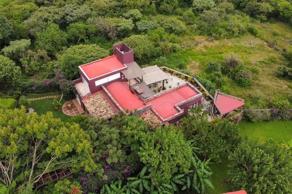 Así se ve desde el aire la mansión de Noroña, ubicada en la zona de Achichipique, una de las más lujosas de Tepoztlán, Morelos.