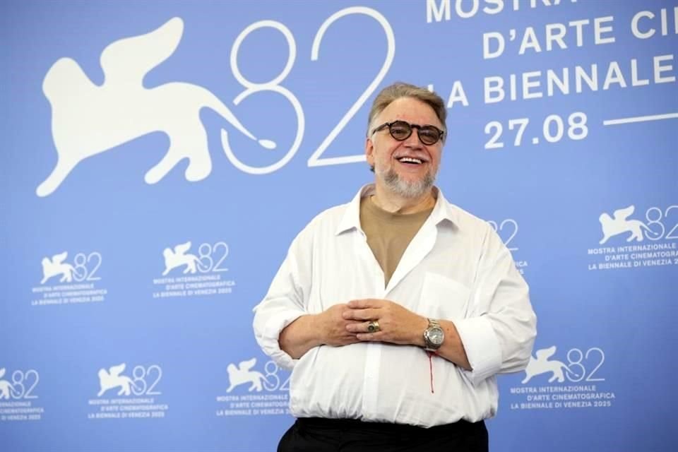 Guillermo del Toro aclara en Venecia que Frankenstein no es sobre IA: 'No temo a la inteligencia artificial, temo a la estupidez natural'.