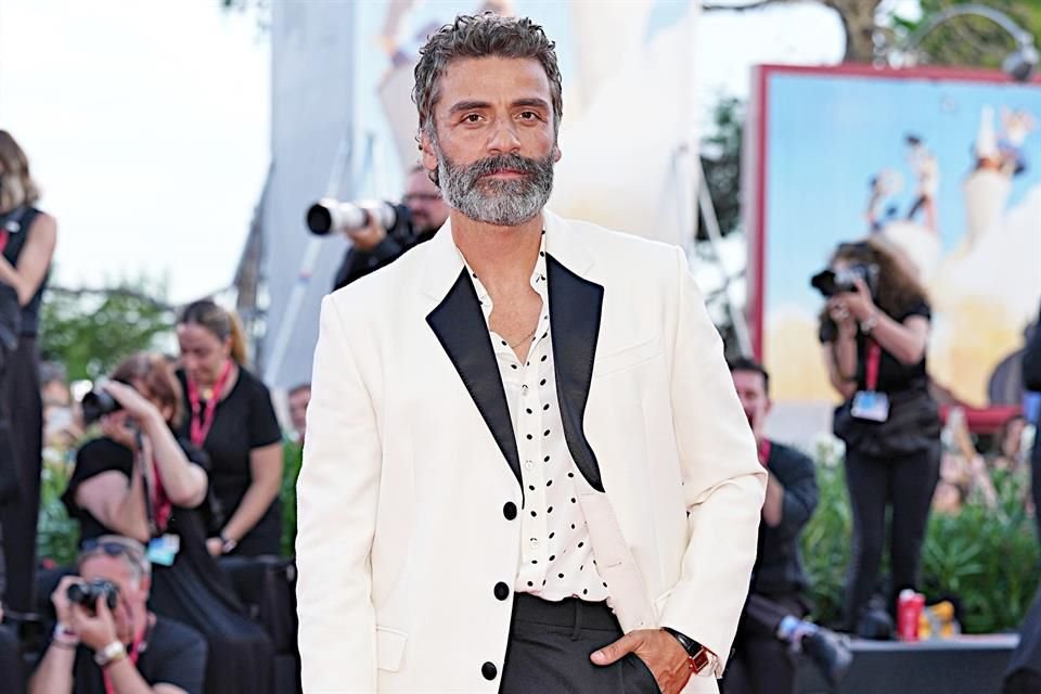 Óscar Isaac, emocionado, interpreta a Victor Frankenstein en la premiada versión de Guillermo del Toro presentada en Venecia.