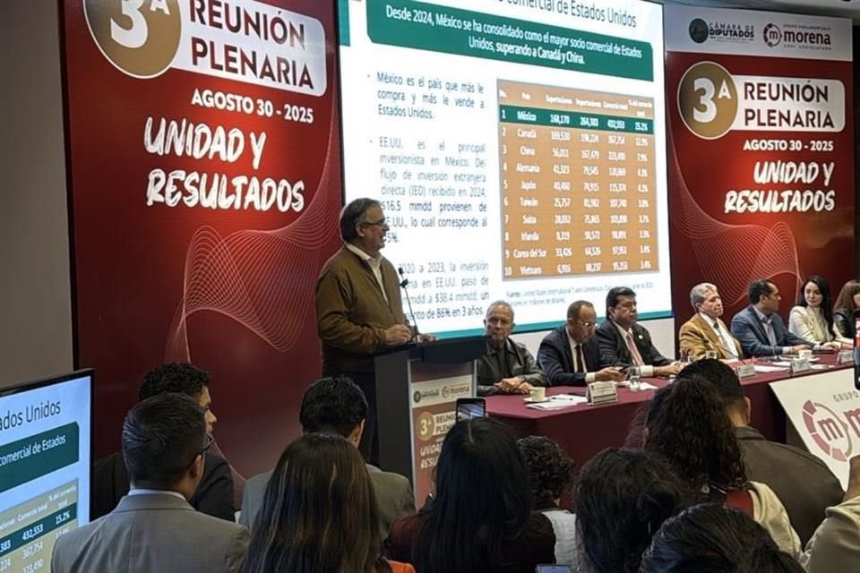 Marcelo Ebrard, Secretário de Economia, na reunião plenária dos deputados do Morena.