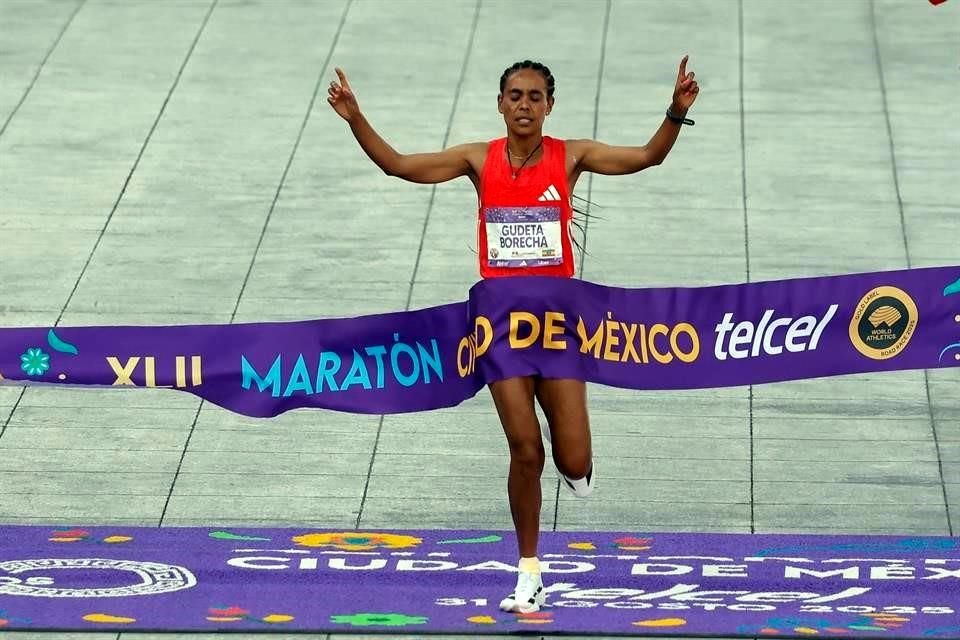 Gudeta Bekelech la ganadora en la rama femenil.