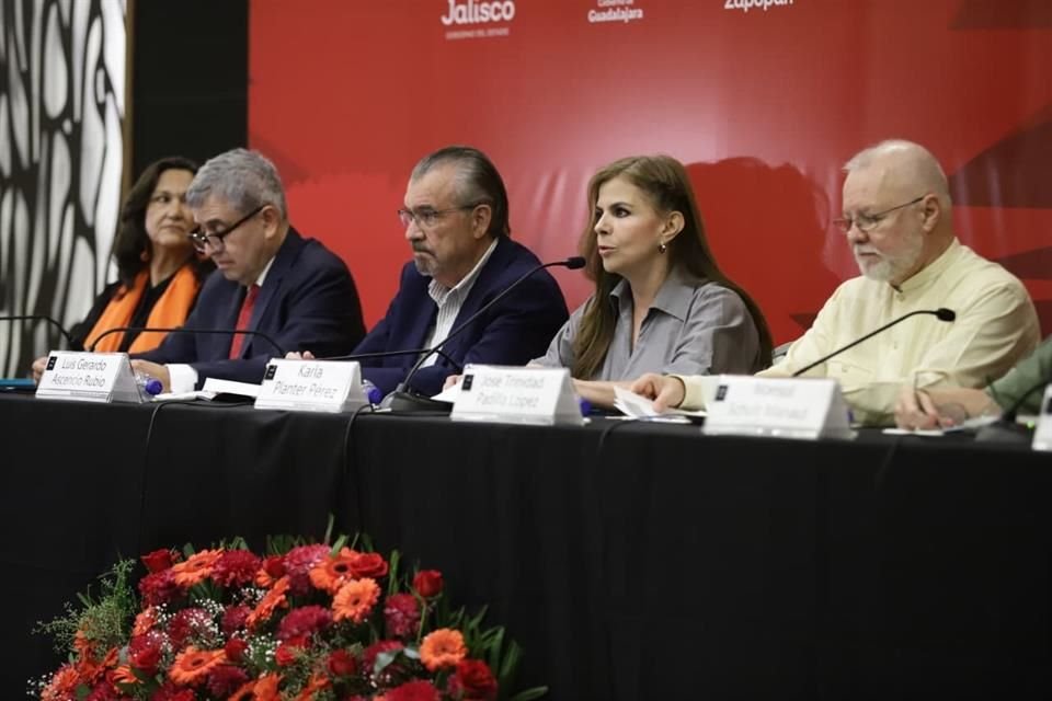 La Rectora de la Universidad de Guadalajara, Karla Planter, durante el anuncio del Premio. 