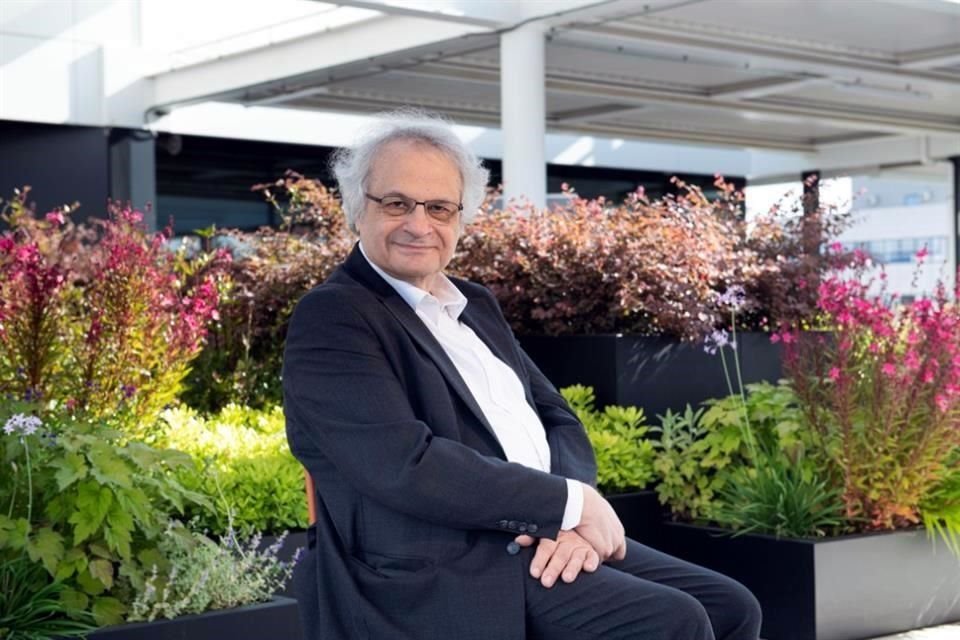 Amin Maalouf se hizo acreedor al Premio FIL de Literatura 'por una obra que explora con gran lucidez las fracturas y los mestizajes del mundo moderno'.